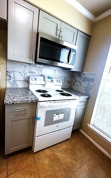 2750 Parkchester Dr #2 — Photo 4