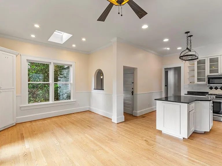 327 Adams St — Photo 13