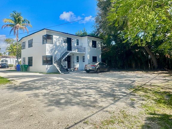 2nd image of 530 NE 71st St