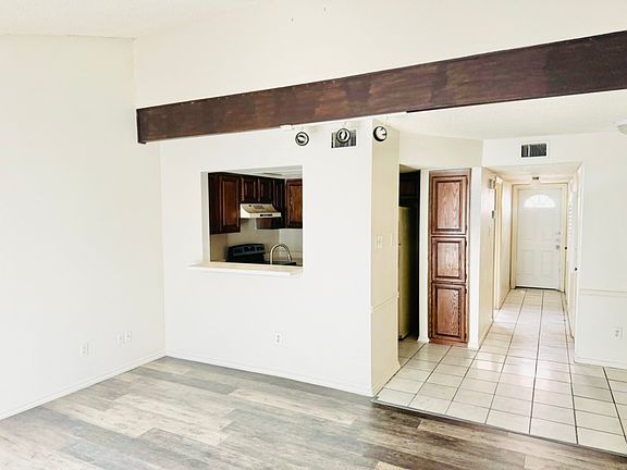 2nd image of 1320 Bluffview Dr APT B