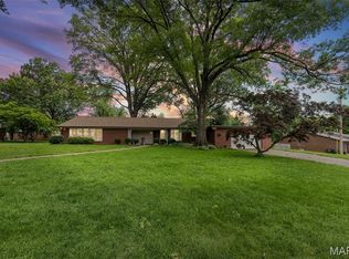 4 Shady Ln, Belleville, IL 62221
