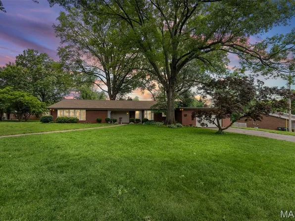 4 Shady Ln, Belleville, IL 62221