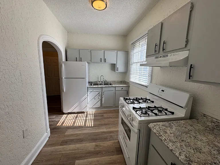 1625 McCullough Ave #8 — Photo 3