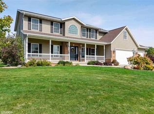 3221 Wellington Dr, Cedar Falls, IA 50613