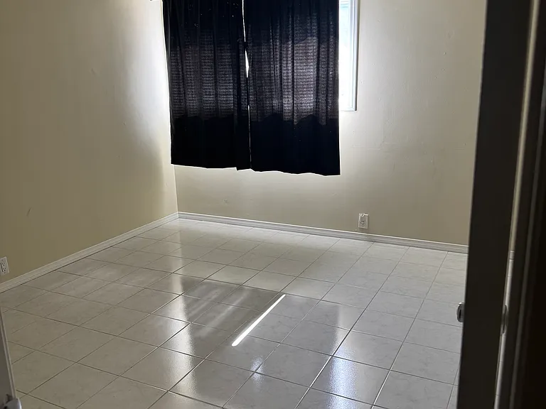 1322 S Hesperian St — Photo 17