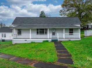 2214 S Center St, Hickory, NC 28602