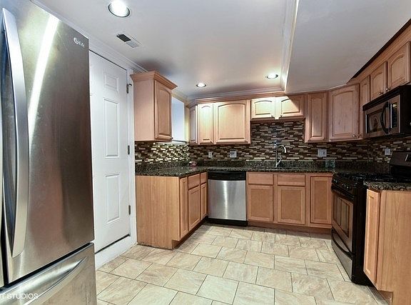 4th image of 7359 S King Dr #G