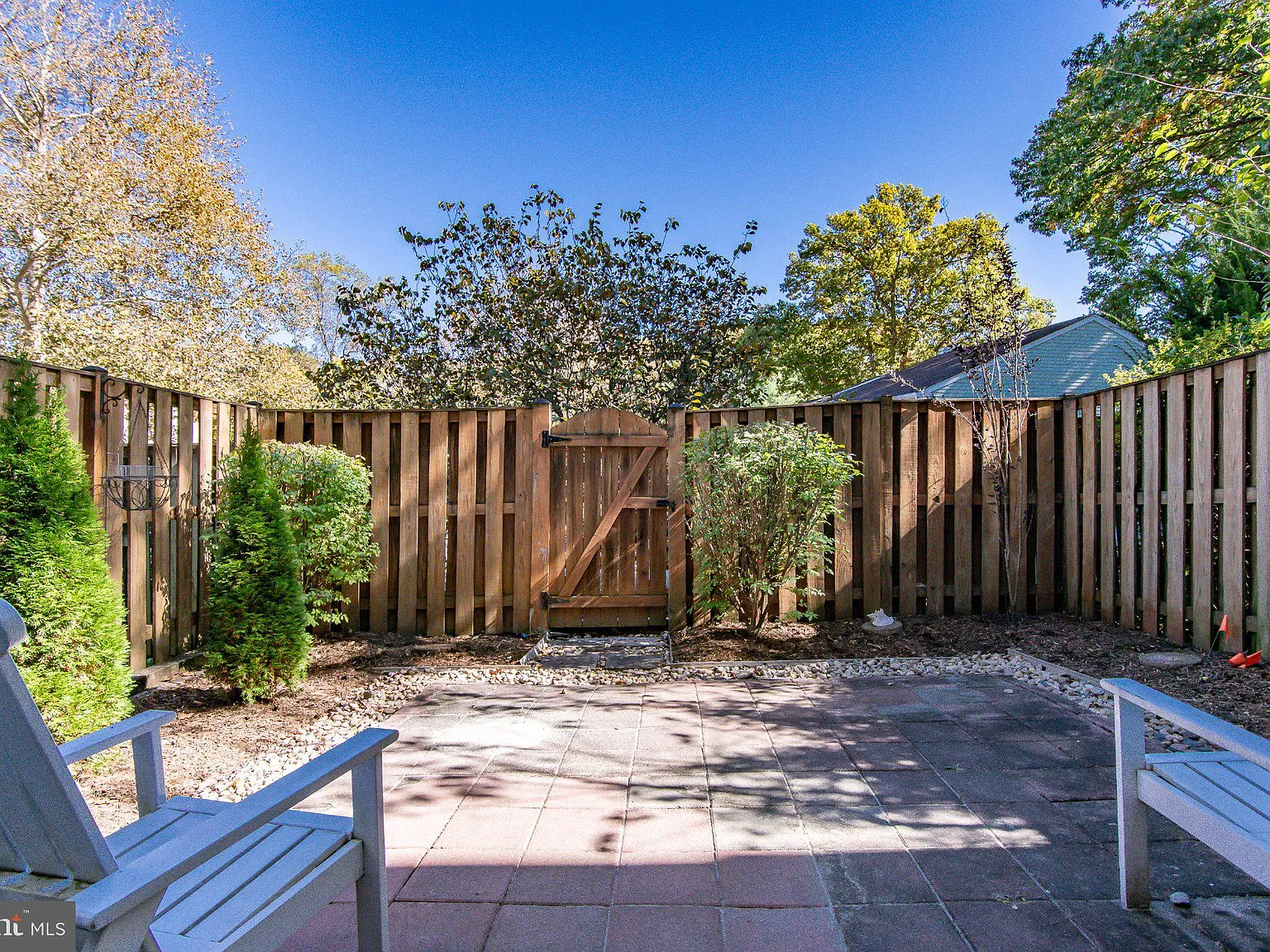 3 bed, 2.5 bath, 1848 sqft, $3,300 — Photo 2