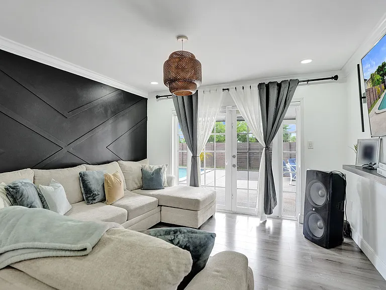 620 SW 100th Ave — Photo 26