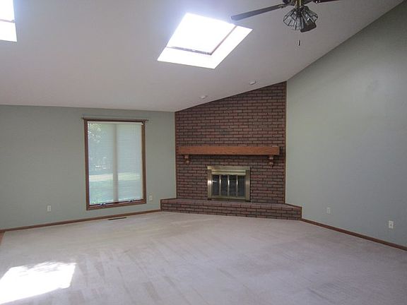 5th image of 1580 Greenbriar Dr