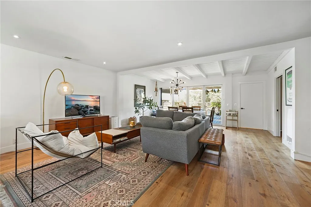 4 bed, 1917 sqft, $6,300 — Photo 3