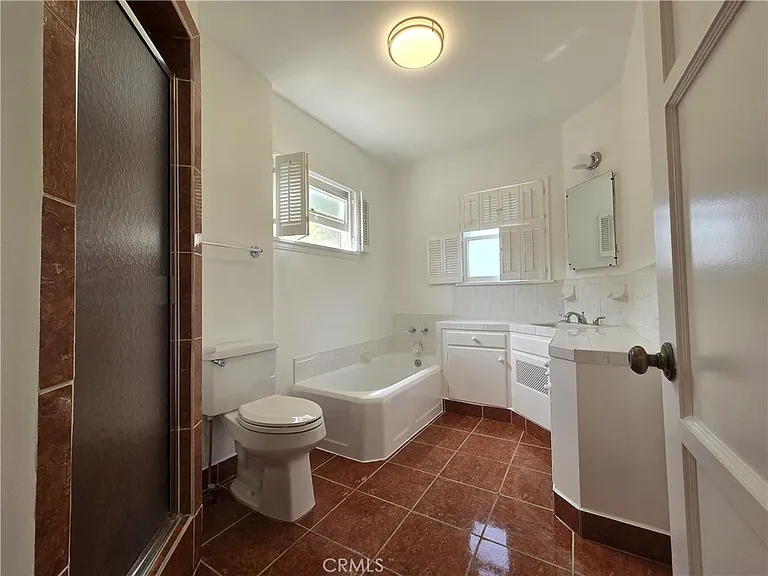 240 Euclid St — Photo 23