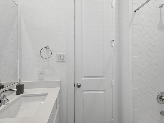 5th image of 15930 Golden Trails Ct