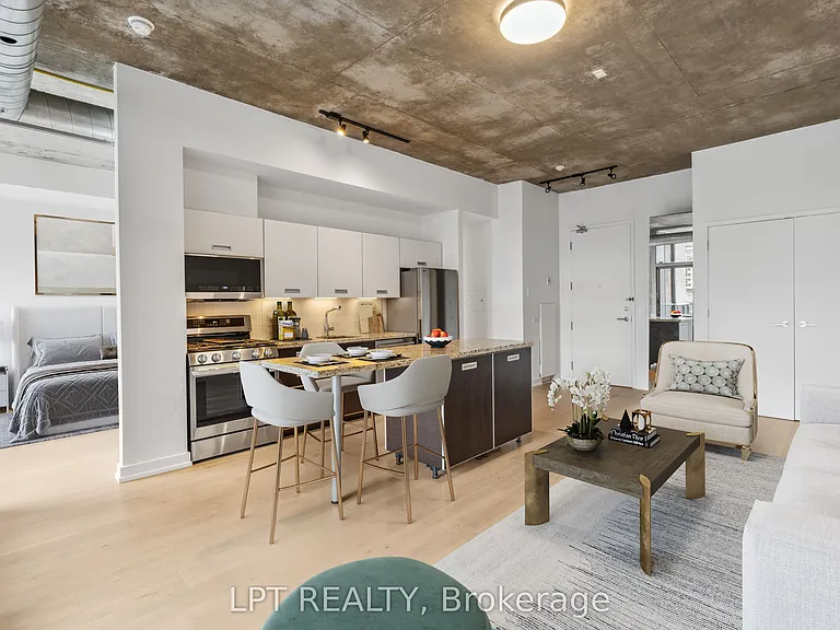 60 Bathurst St #507 — Photo 3