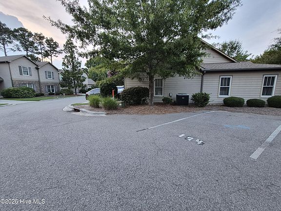 5th image of 195 Pinebranch Court