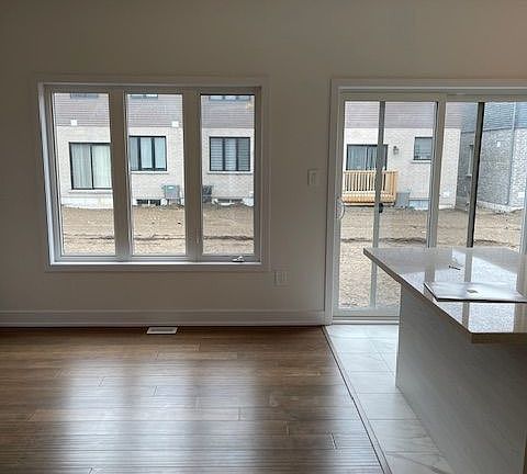4th image of 24 Fairlane Ave