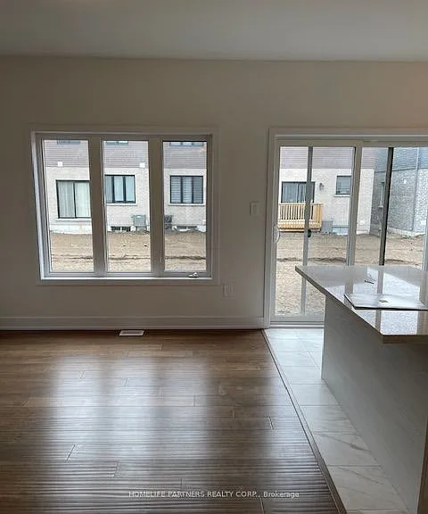 24 Fairlane Ave — Photo 4