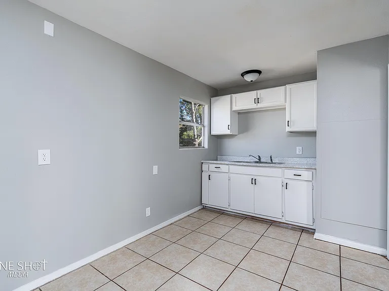 5226 Questa Dr — Photo 8