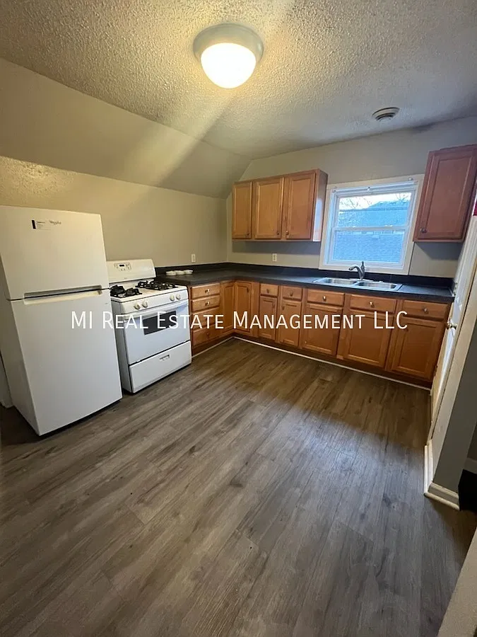 2 bed, 1.0 bath, 700 sqft, $1,275 — Photo 1