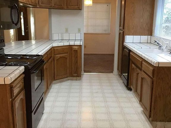 5th image of 374 Laurelwood Cir