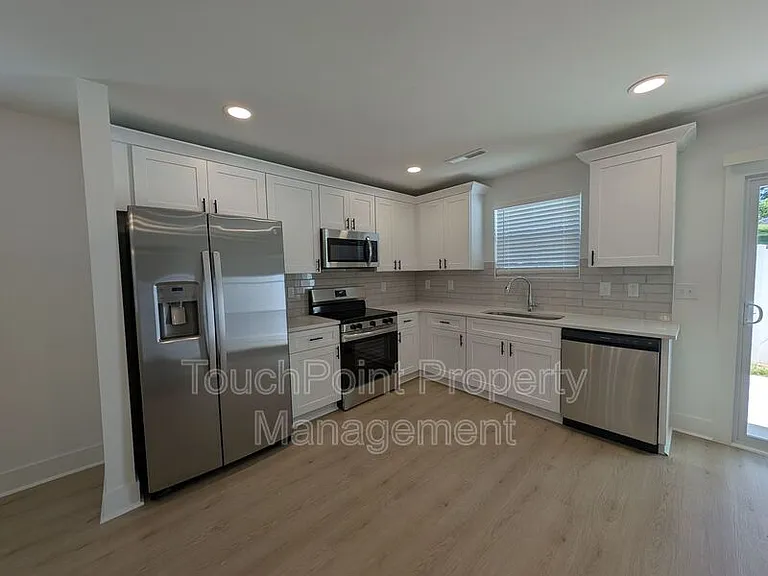 1413 Arden Ave — Photo 5