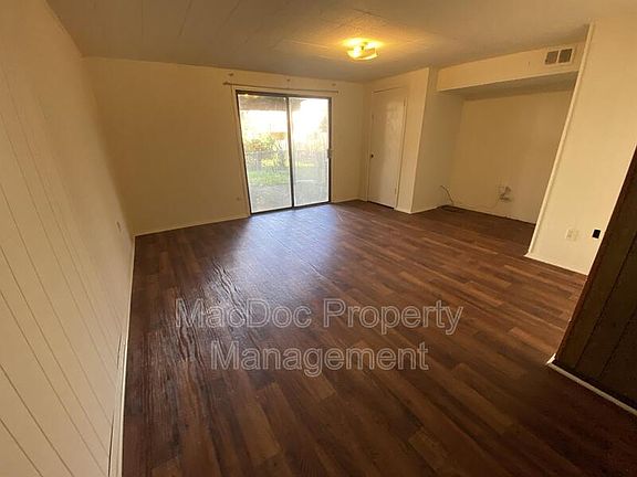 3rd image of 704 Olde Greenwich Cir