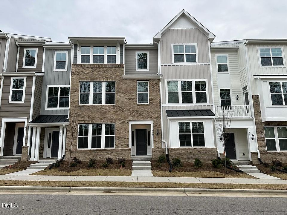 1st image of 989 Parkstone Towne Blvd
