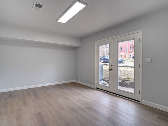 4th image of 105 Tee St #A