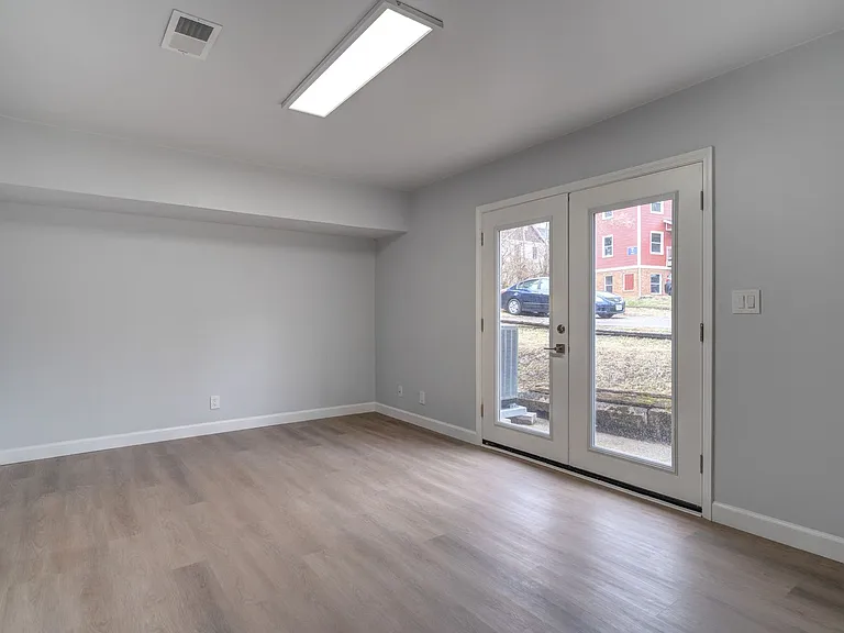 105 Tee Street — Photo 4