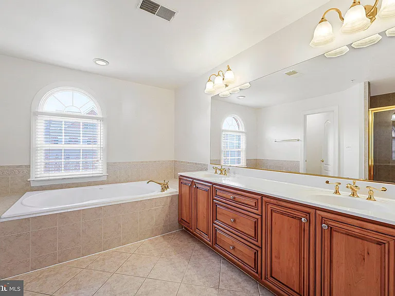 7720 Spoleto Ln — Photo 39