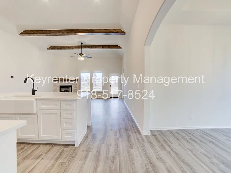 706 W 54th St — Photo 8