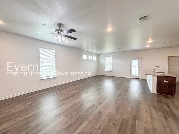 870 Freedom Cir — Photo 6