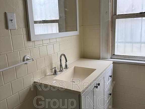 4th image of 1420 Addington Rd