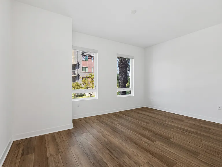 4200 Rivington — Photo 5