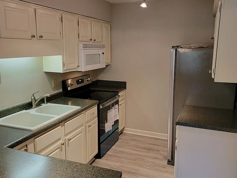5009 Sharon Rd #C — Photo 8