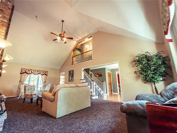 4th image of 6321 Walnut Creek Dr