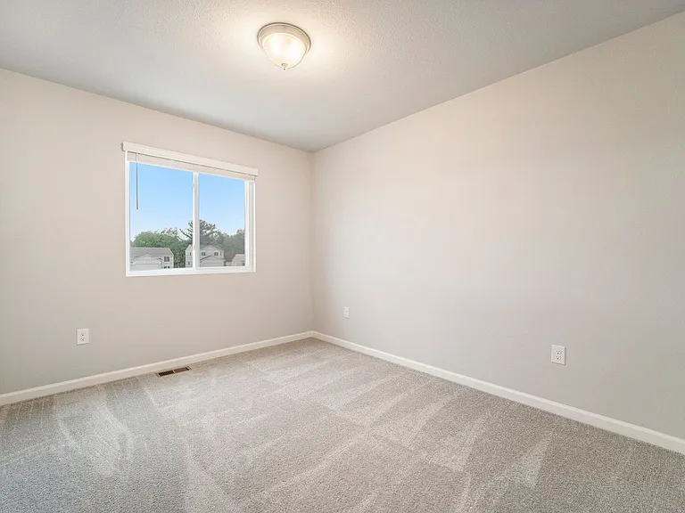 586 Orchard Ave — Photo 21