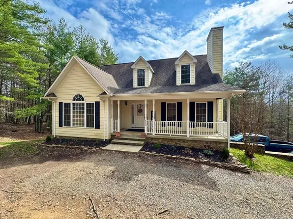 619 Maplewood Dr, Galax, VA 24333