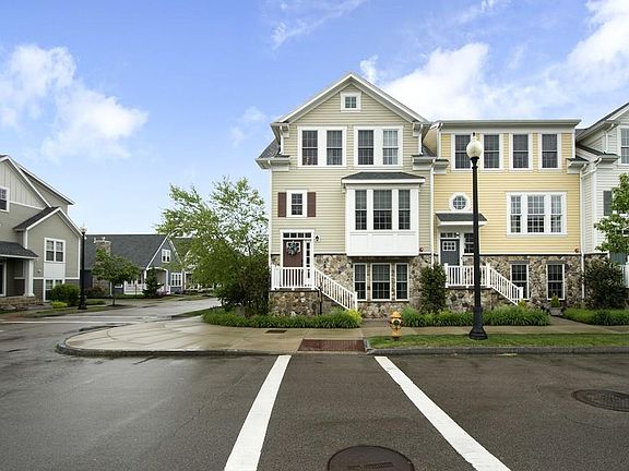 2nd image of 68 Parkview St