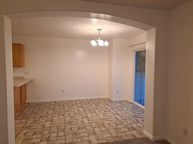 1144 S 1420 E — Photo 5