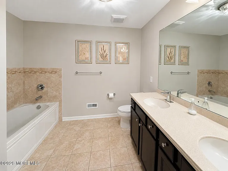 235 Yale Blvd — Photo 10