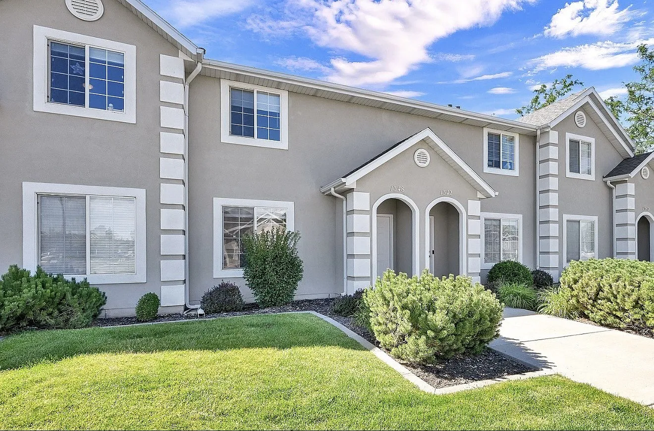 2 bed, 1.5 bath, 1156 sqft, $1,650 — Photo 2