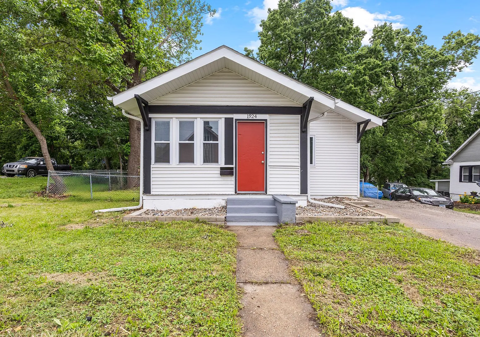 1 Bedroom Fully Remodeled — Photo 1