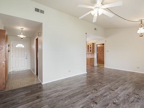 3rd image of 323 Linda Dr