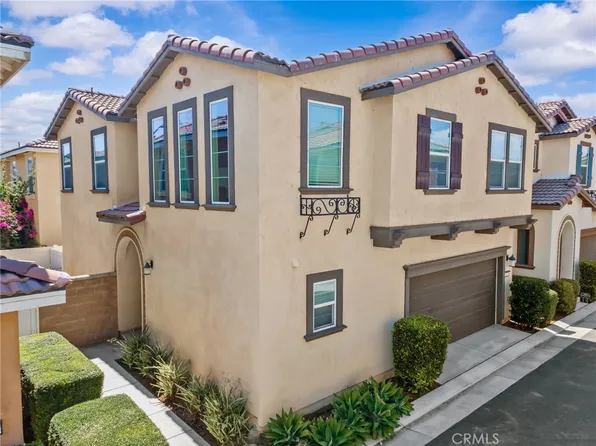 5873 Oatfield Ave, Eastvale, CA 92880