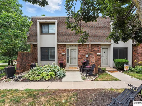 9216 V Plz, Omaha, NE 68127