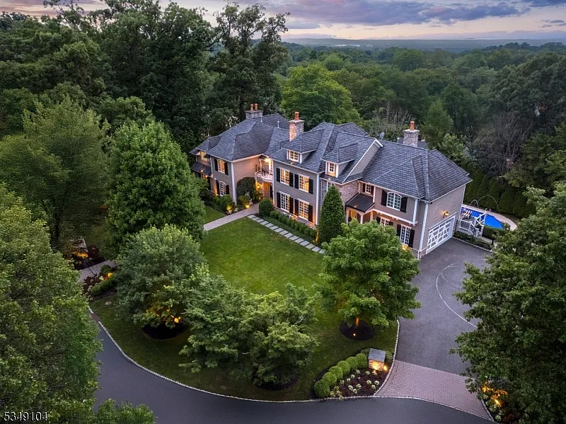 7 bed, 8.0 bath, $40,000 — Photo 1