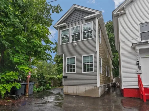 11 Baldwin Ct, Providence, RI 02907