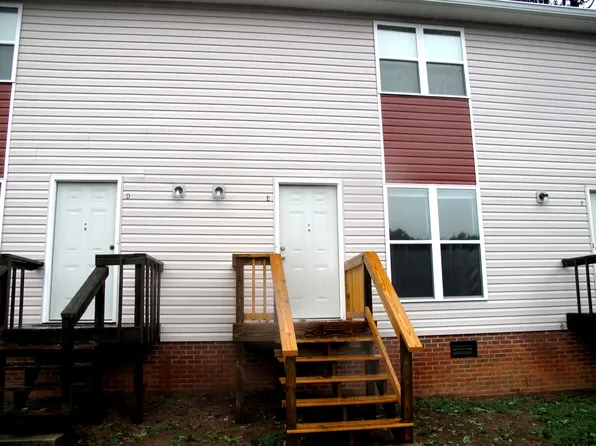 545 12th Ave NE #D, Hickory, NC 28601