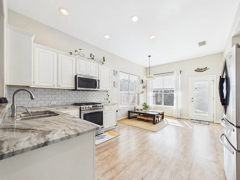 10216 Wind Cave Trl — Photo 14